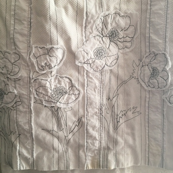 Floral Embroidered White Skirt - Picture 2 of 9